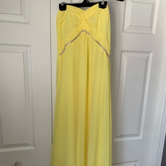 Pretty Maids Prom Dress- Size 6 - Picture 1 of 5